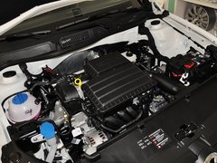 上海大众  1.6L 自动 发动机主体特写
