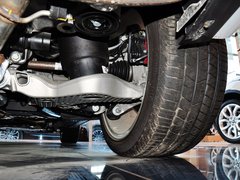 路虎  5.0T 自动 后悬架特写