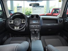 Jeep  2.4L 自动 中控台整体