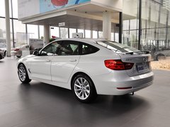 宝马(进口)  320i 3.0T 自动 车辆左后45度视角