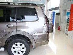 帕杰罗 2014款 3.0L 自动 豪华版 7座