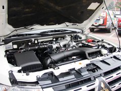 三菱(进口)  3.0L 自动 发动机局部特写