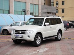 三菱(进口)  3.0L 自动 车辆左前45度视角