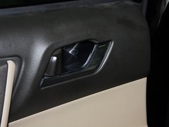 汉兰达 2013款 2.7L 自动 两驱紫金版 7座