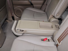广汽丰田  2.7L 自动 第二排座椅中间特写