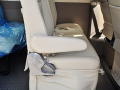 新途V80 2014款 2.5T 手动 商杰版长轴中顶
