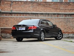 北京奔驰  E260L 车辆右侧尾部视角