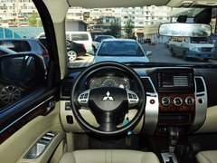 帕杰罗-劲畅 2013款 3.0L 自动 旗舰版 7座