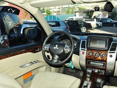 帕杰罗-劲畅 2013款 3.0L 自动 旗舰版 7座