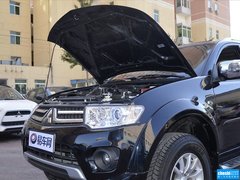 帕杰罗-劲畅 2013款 3.0L 自动 旗舰版 7座