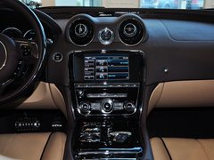 捷豹 XJL 3.0 SC 中控仪表台总特写