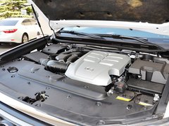 雷克萨斯  400 发动机主体特写