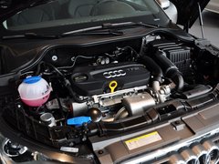 奥迪(进口) 30 TFSI 发动机主体特写