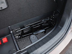 现代胜达 2013款 2.4L 自动 改款四驱 尊贵型 7座