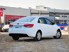 东风悦达起亚  1.6L 手动 车辆右侧尾部视角