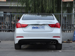 北京现代  2.0L 自动 车辆正后方尾部视角