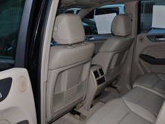 奔驰(进口)  ML320 第一排座椅靠背后方