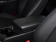 东风悦达起亚  2.0L AT 前排座椅中央中间