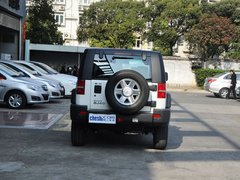 北京汽车  2.4L 手动 车辆正后方尾部视角