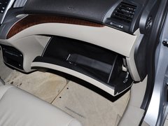 广汽本田 2.4L 自动 手套箱整体特写