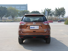 东风日产 2.0L XE 手动 车辆正后方尾部视角