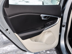 沃尔沃V40 2014款 Cross Country 2.0T T5 AWD 智雅版