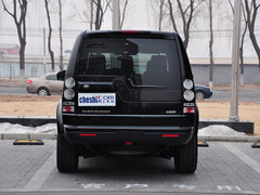 路虎  3.0T SD V6 车辆正后方尾部视角