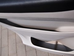 上汽大通MAXUS G10 2014款 2.0T 手动 精英版 7座