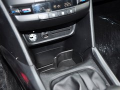 标致2008 2014款 1.6L 手动 时尚版 5座