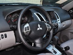 帕杰罗-劲畅 2014款 3.0L 自动 四驱行政版 7座
