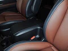上汽大通MAXUS G10 2014款 2.0T 自动 豪华行政版 7座