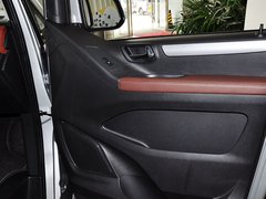 上汽大通MAXUS G10 2014款 2.0T 自动 豪华行政版 7座