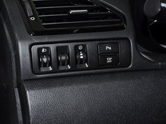奔腾B70 2014款 1.8T 自动 运动尊享型
