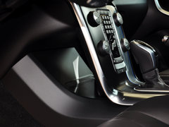 沃尔沃V40 2015款 1.6T 自动 智雅个性运动版