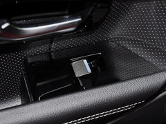 揽胜极光（进口） 2015款 2.0T 倾橙限量版 5座