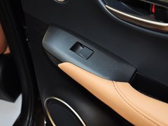 雷克萨斯NX 2015款 300h 锋尚版 前驱 5座