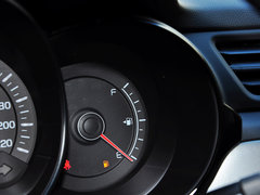 起亚K2 2015款 三厢 1.4L MT GLS