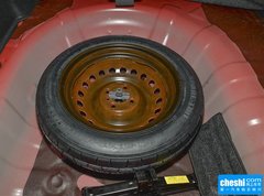 起亚K2 2015款 三厢 1.4L MT GLS