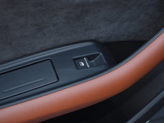 奥迪Q7 2018款 45 TFSI 尊贵型