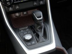 RAV4荣放 2020款 双擎  2.5L CVT两驱精英版