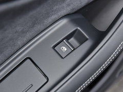 奥迪SQ7 2024款 4.0 TFSI 暗夜骑士版