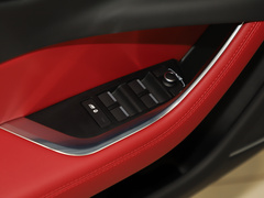 捷豹XEL 2021款 2.0T 250PS 曜黑运动版
