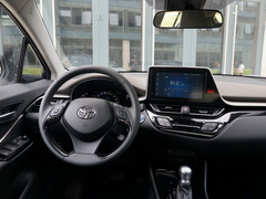 丰田C-HR 2021款 双擎 2.0L E-CVT尊贵版