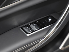 捷豹XFL 2021款 XFL 2.0T P250 四驱曜黑运动版