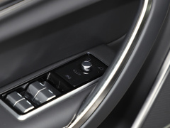 捷豹XFL 2021款 XFL 2.0T P250 四驱曜黑运动版