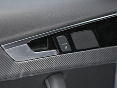 奥迪A4L 2022款 40 TFSI quattro RS套件燃速型