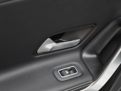 奔驰A级 2022款 改款二 A 200 L 运动轿车时尚型