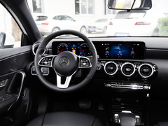 奔驰A级 2022款 改款二 A 200 L 运动轿车时尚型