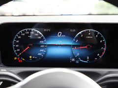 奔驰A级 2022款 改款二 A 200 L 运动轿车时尚型