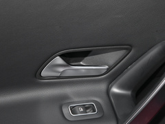 奔驰A级 2022款 改款二 A 200 L 运动轿车时尚型